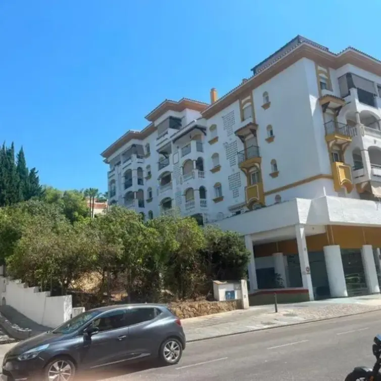 Sale of middle floor apartment in Marbella