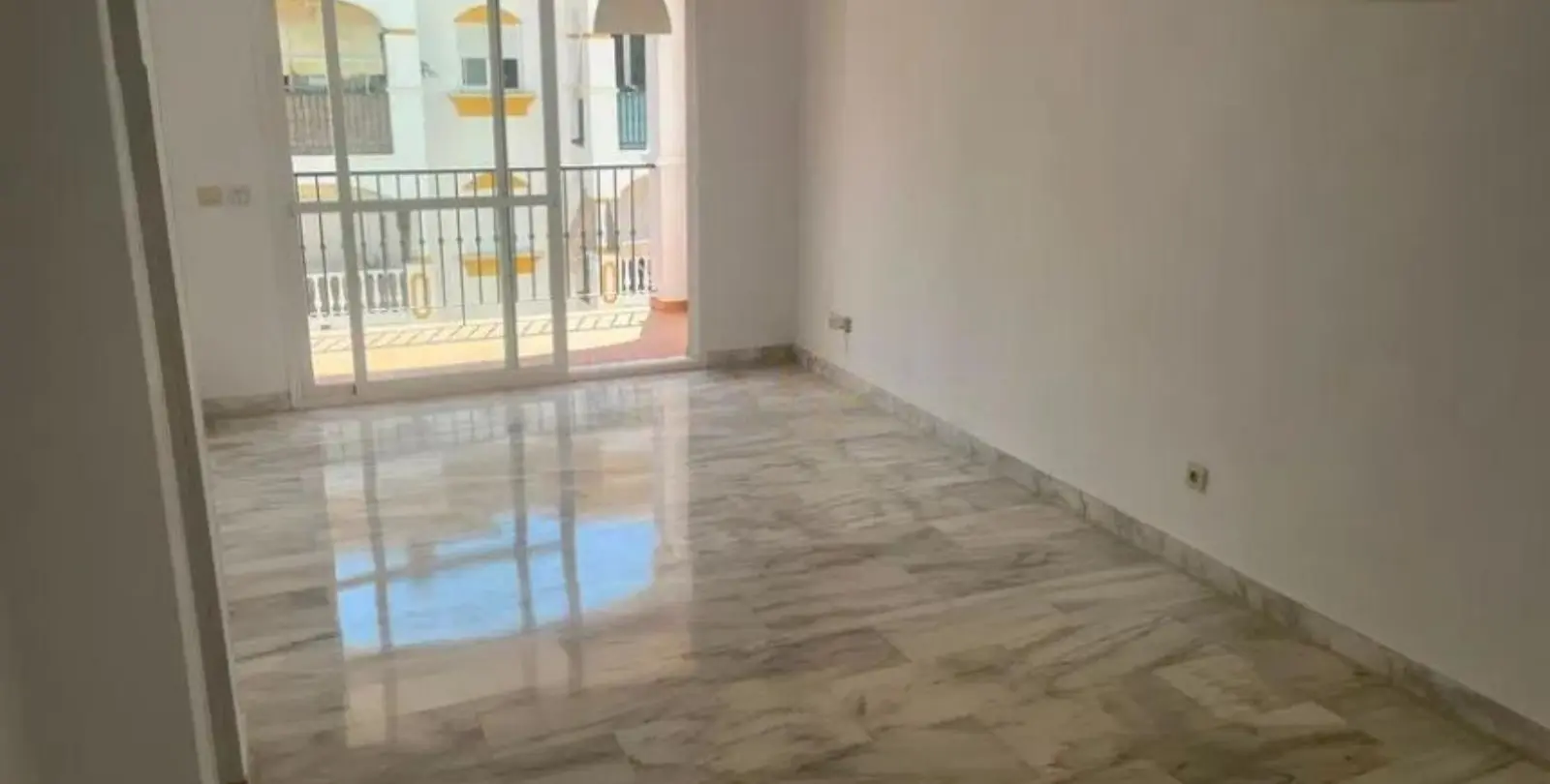Venta de apartamento en planta media en Marbella 4