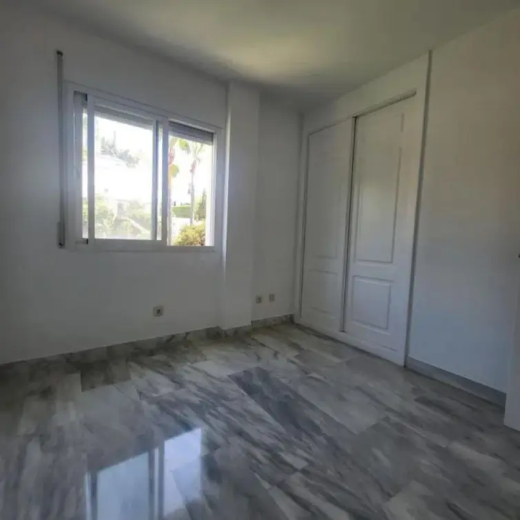 Sale of middle floor apartment in Marbella