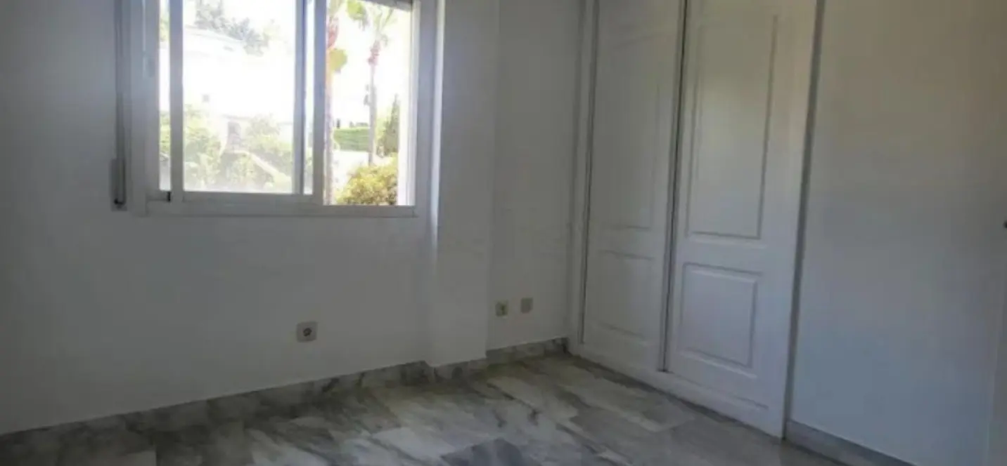 Sale of middle floor apartment in Marbella 4