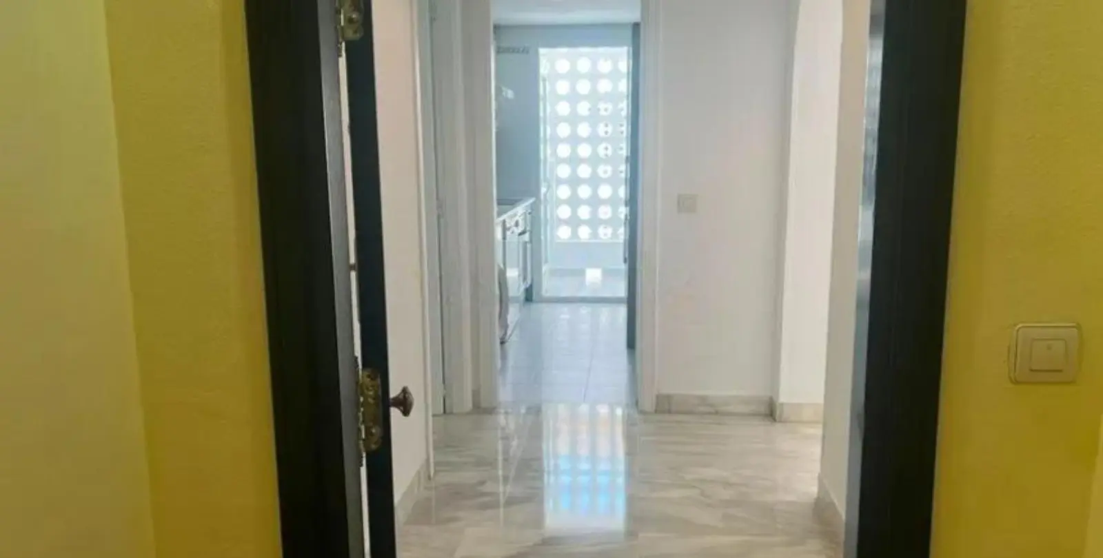 Venta de apartamento en planta media en Marbella 17