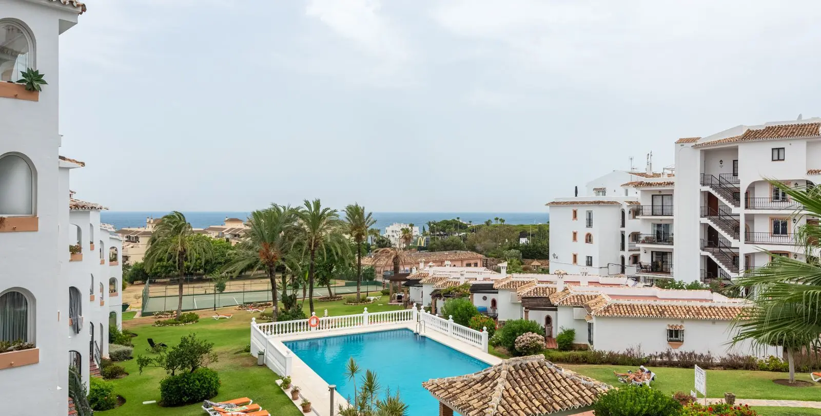 Venta de apartamento en planta media en Riviera del Sol 1