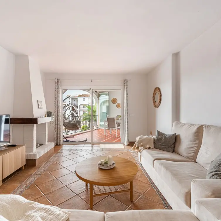 Venta de apartamento en planta media en Riviera del Sol
