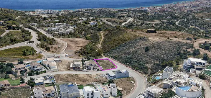 Продажа  жилого участка в Mijas 0