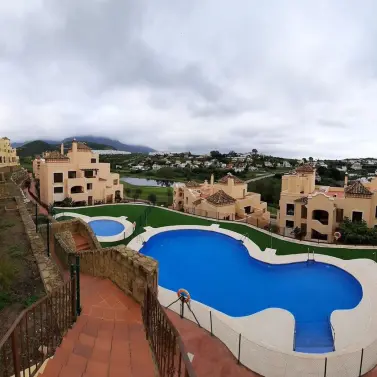 Продажа апартаментов на среднем этаже в Estepona