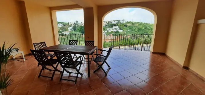 Продажа апартаментов на среднем этаже в Estepona 1
