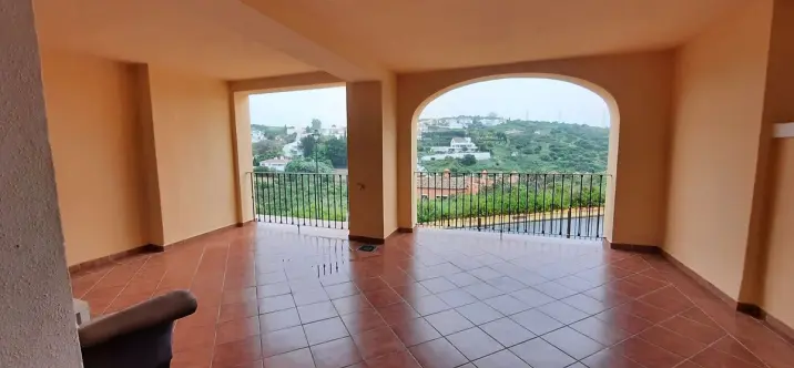 Продажа апартаментов на среднем этаже в Estepona 2