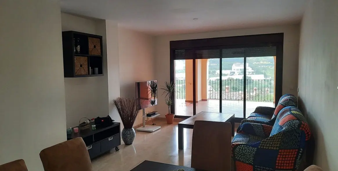 Продажа апартаментов на среднем этаже в Estepona 4