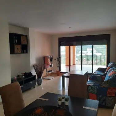 Продажа апартаментов на среднем этаже в Estepona