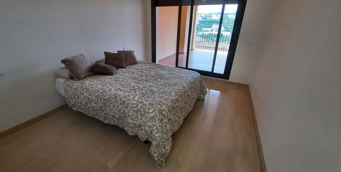 Продажа апартаментов на среднем этаже в Estepona 8