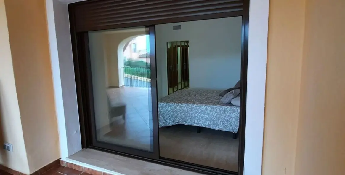 Продажа апартаментов на среднем этаже в Estepona 11