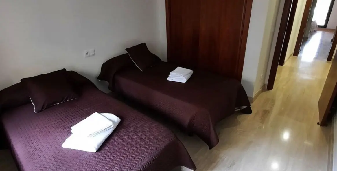 Продажа апартаментов на среднем этаже в Estepona 12