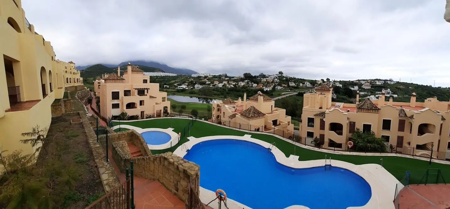 Sale of middle floor apartment in Estepona 0