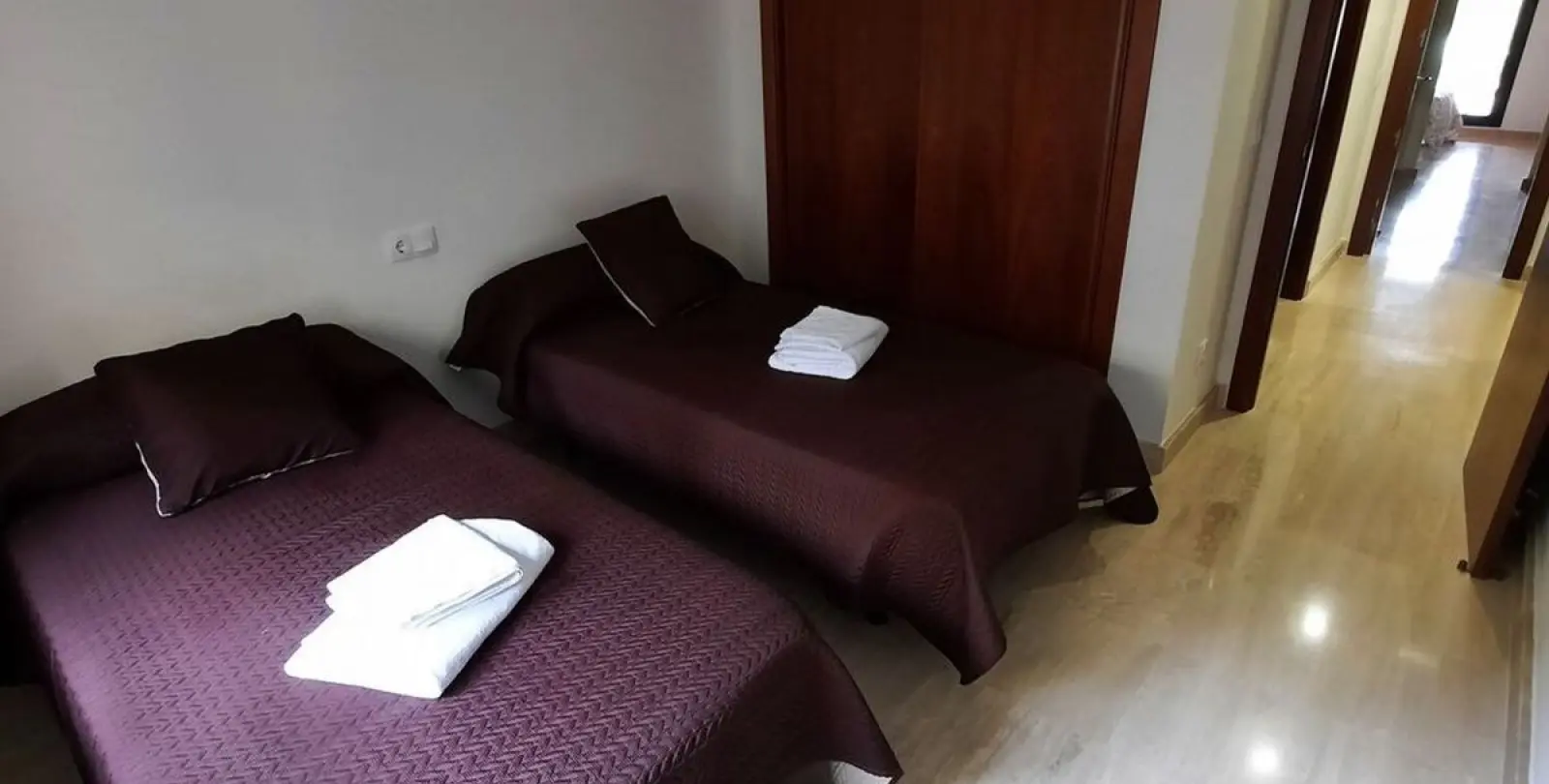 Venta de apartamento en planta media en Estepona 12