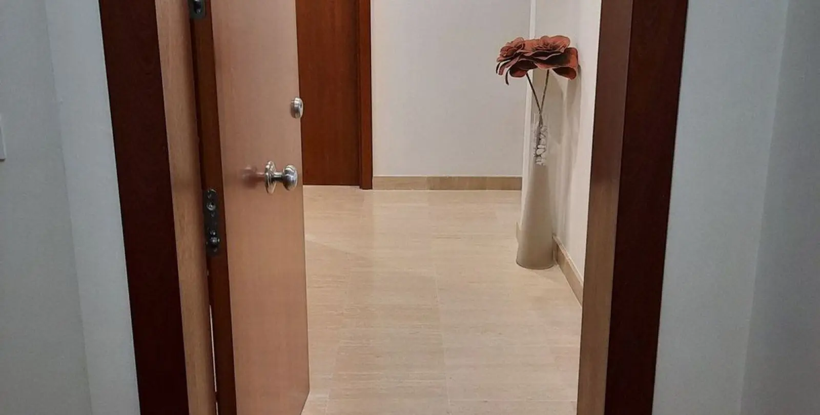 Venta de apartamento en planta media en Estepona 17