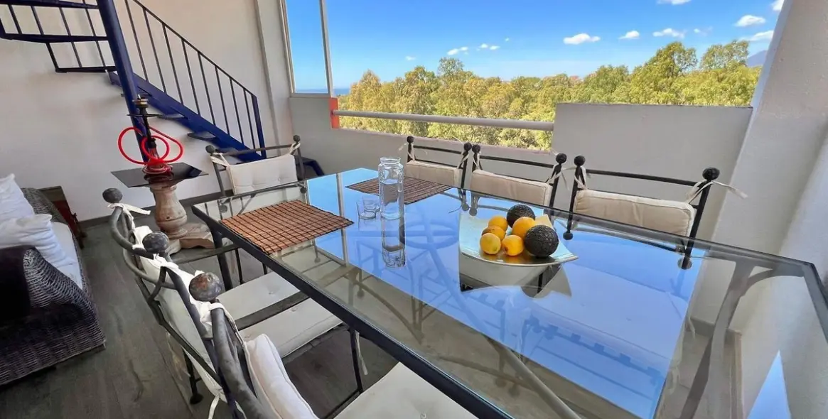 Sale of penthouse in Estepona 1