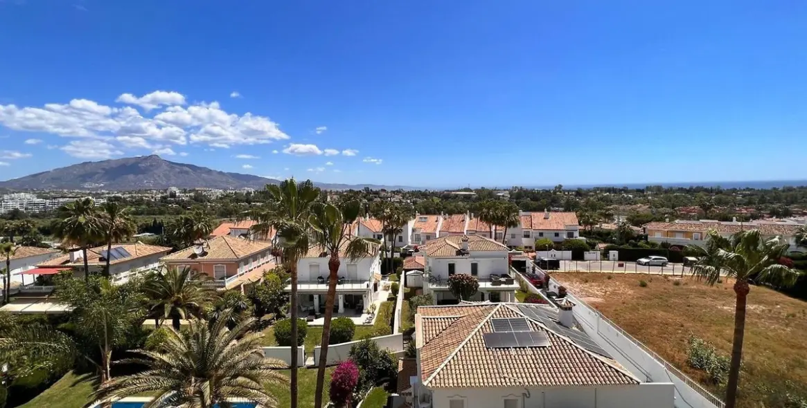 Sale of penthouse in Estepona 17