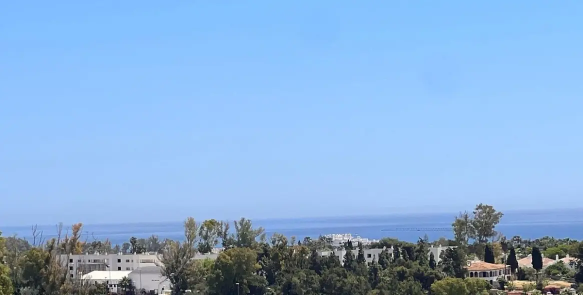 Sale of penthouse in Estepona 18