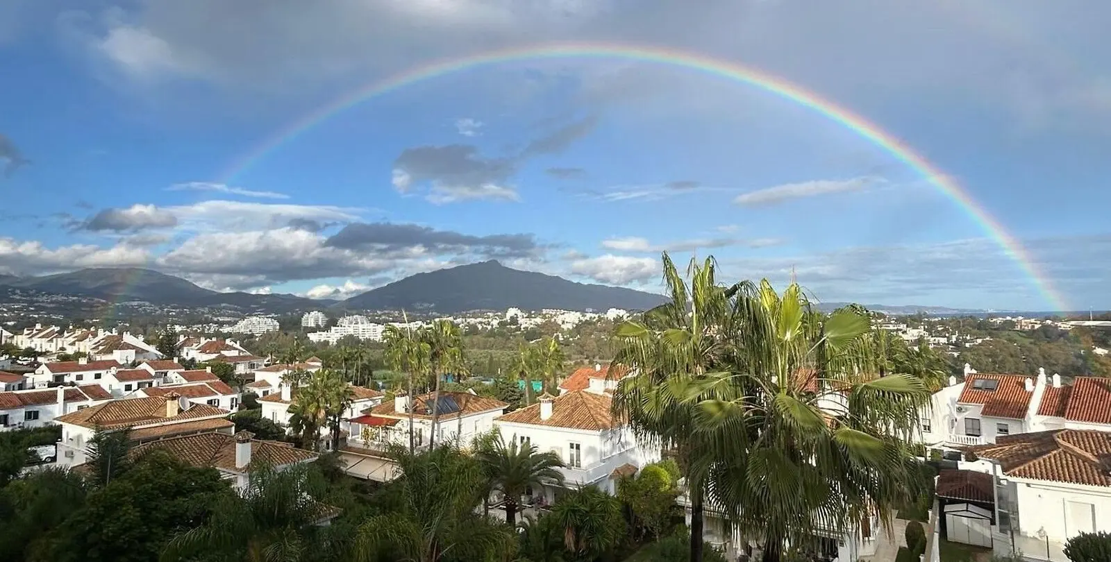 Sale of penthouse in Estepona 16