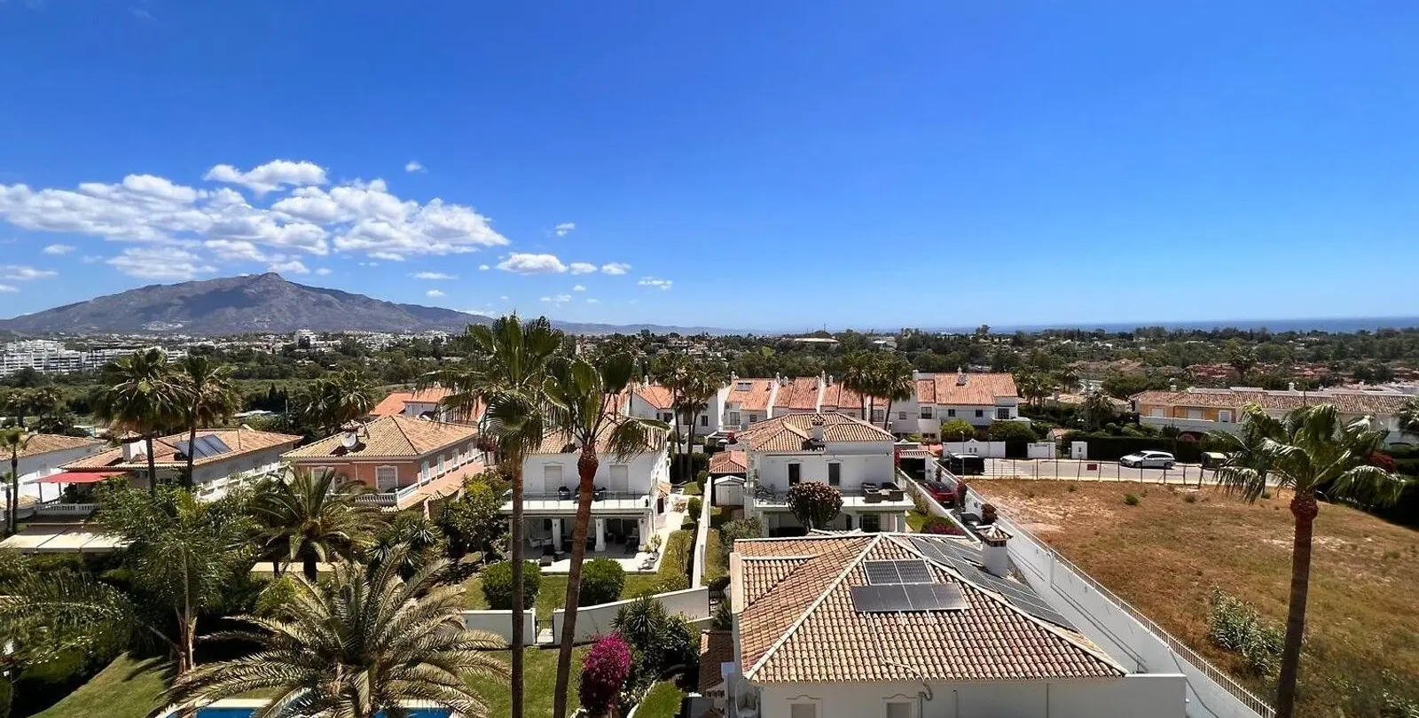 Sale of penthouse in Estepona 17