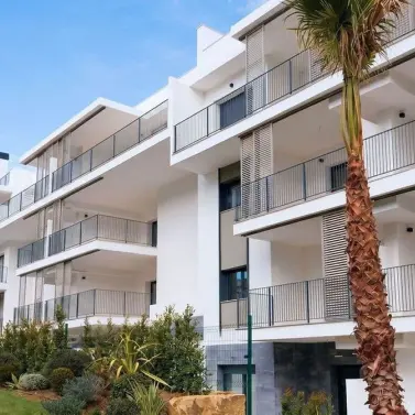 Продажа апартаментов на среднем этаже в Estepona