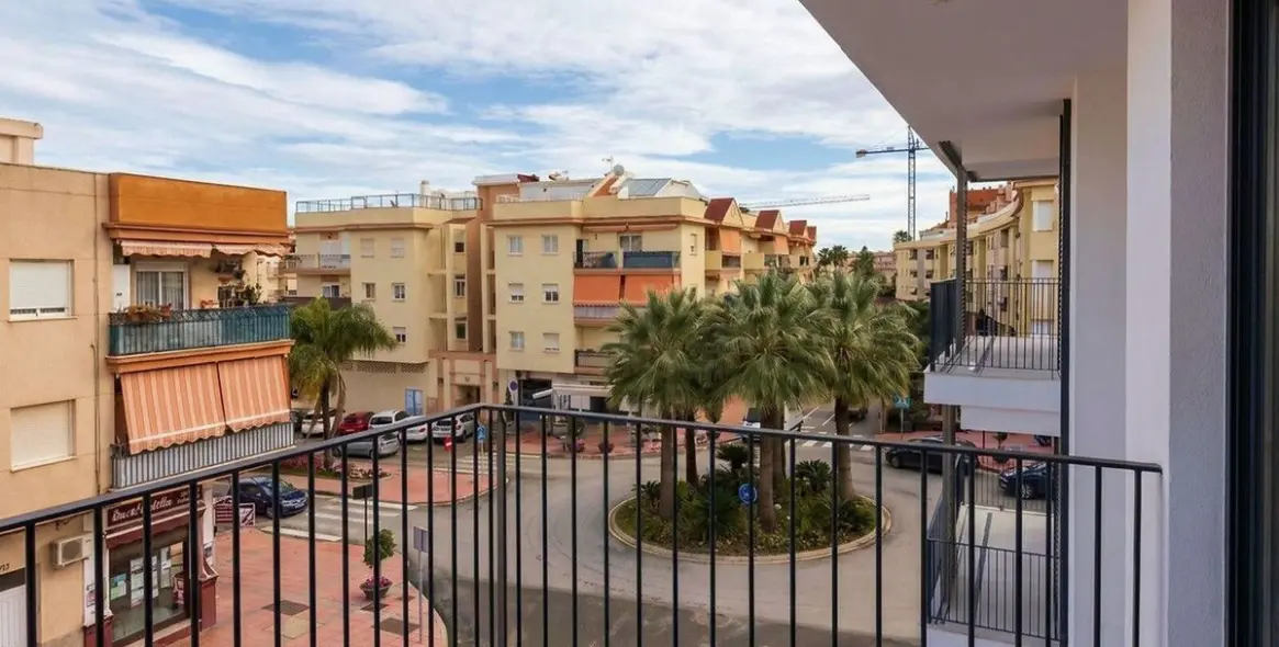 Sale of middle floor apartment in Estepona 9