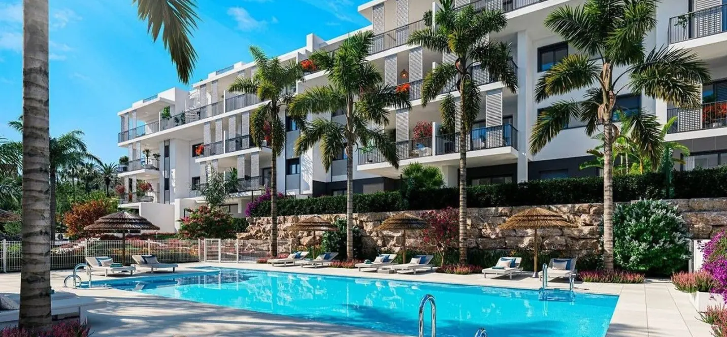 Sale of middle floor apartment in Estepona 0