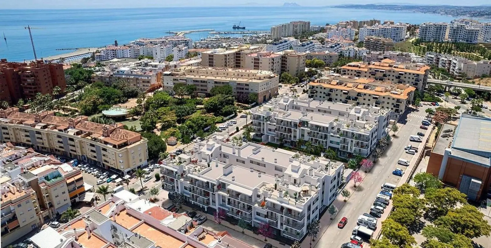 Sale of middle floor apartment in Estepona 17