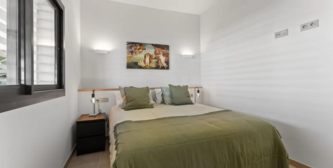 Sale of middle floor apartment in Higueron 11