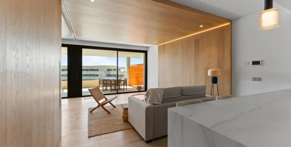 Sale of middle floor apartment in Higueron 12