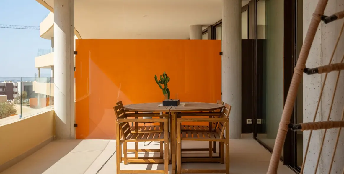 Sale of middle floor apartment in Higueron 24