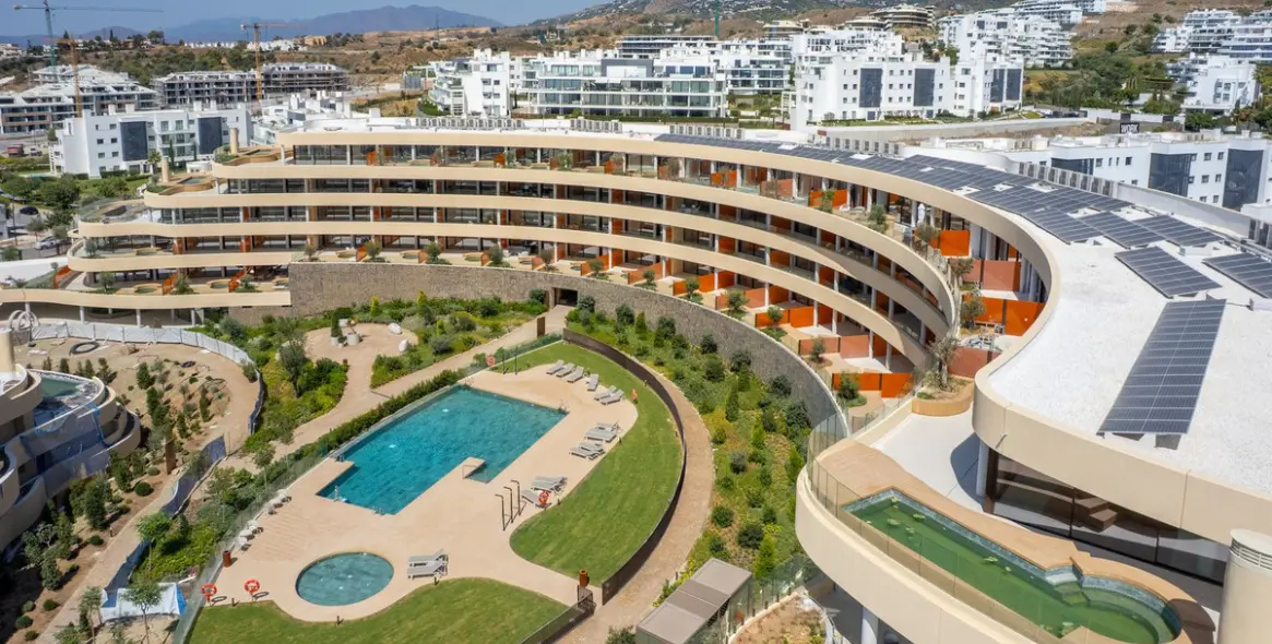 Sale of middle floor apartment in Higueron 25
