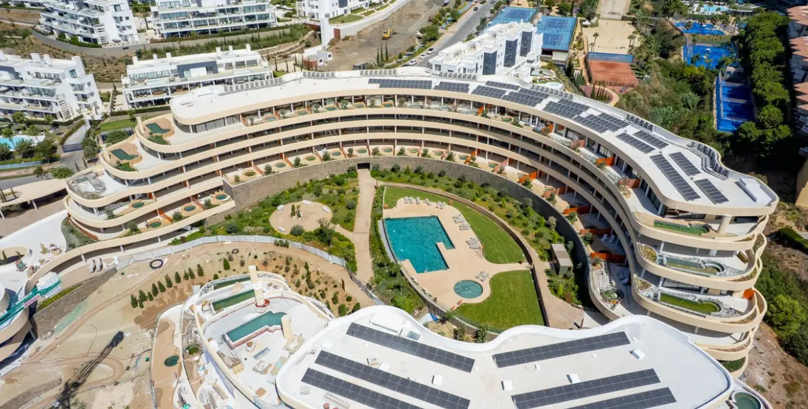 Sale of middle floor apartment in Higueron 26