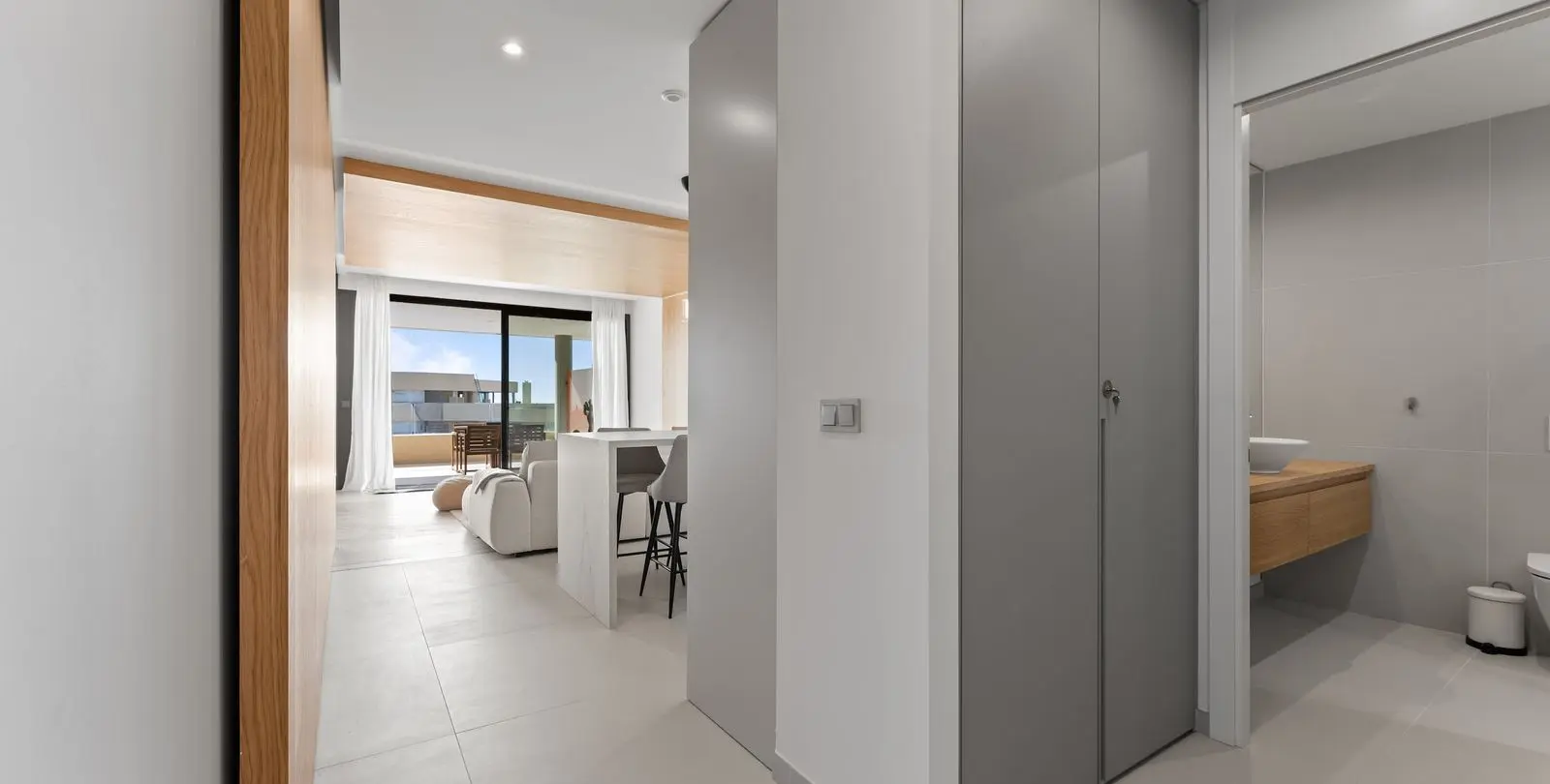 Sale of middle floor apartment in Higueron 17