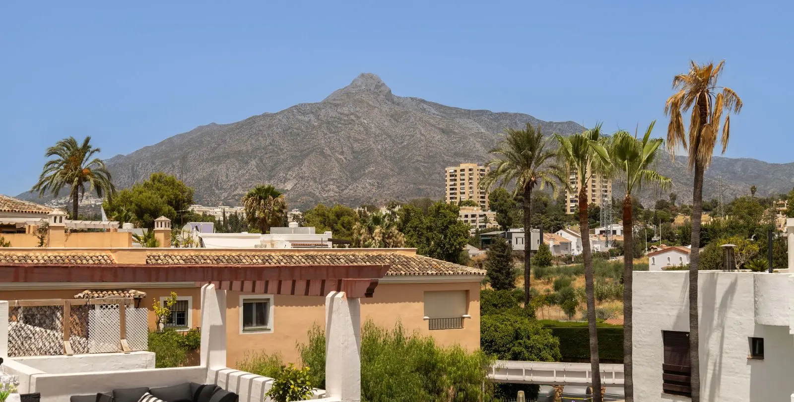 Продажа апартаментов на среднем этаже в Nueva Andalucía 26