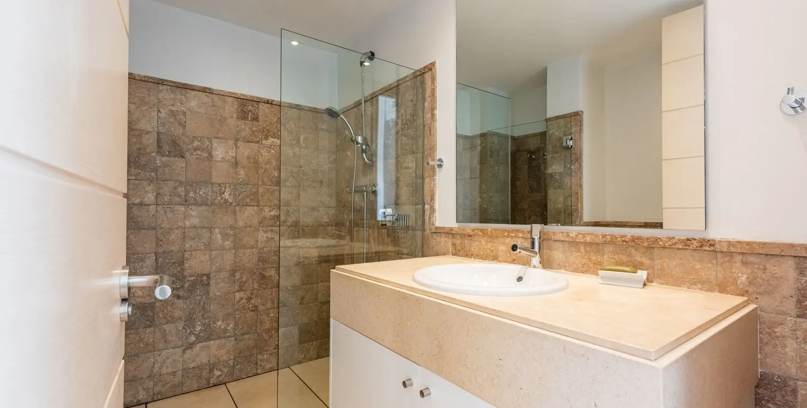 Sale of ground floor apartment in Los Flamingos 18