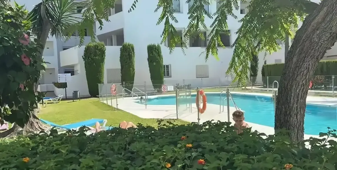 Sale of middle floor apartment in Nueva Andalucía 1