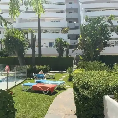 Sale of middle floor apartment in Nueva Andalucía