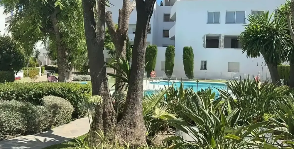 Sale of middle floor apartment in Nueva Andalucía 4