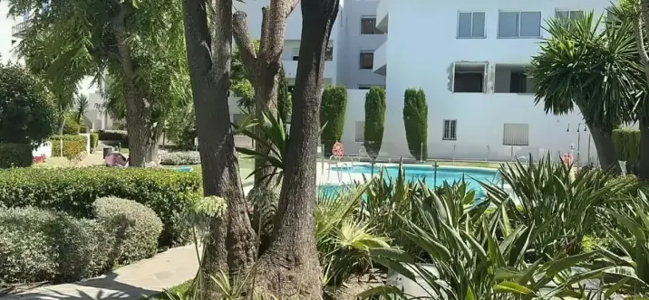 Sale of middle floor apartment in Nueva Andalucía 3