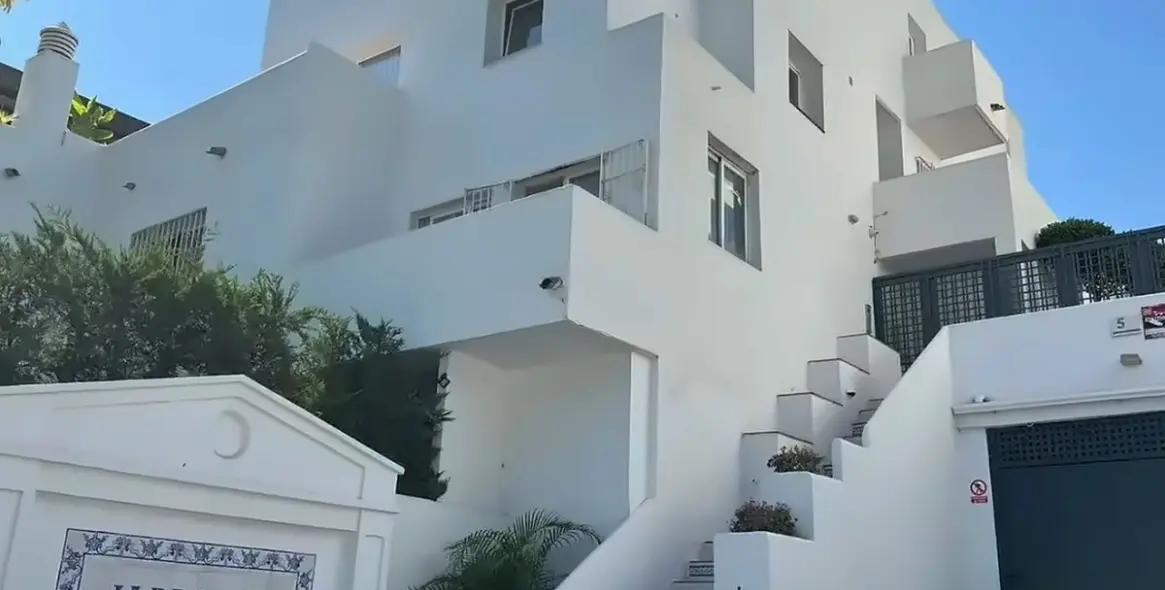 Sale of middle floor apartment in Nueva Andalucía 5