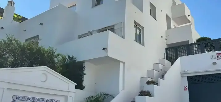 Sale of middle floor apartment in Nueva Andalucía 4