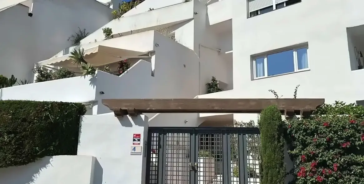 Sale of middle floor apartment in Nueva Andalucía 6