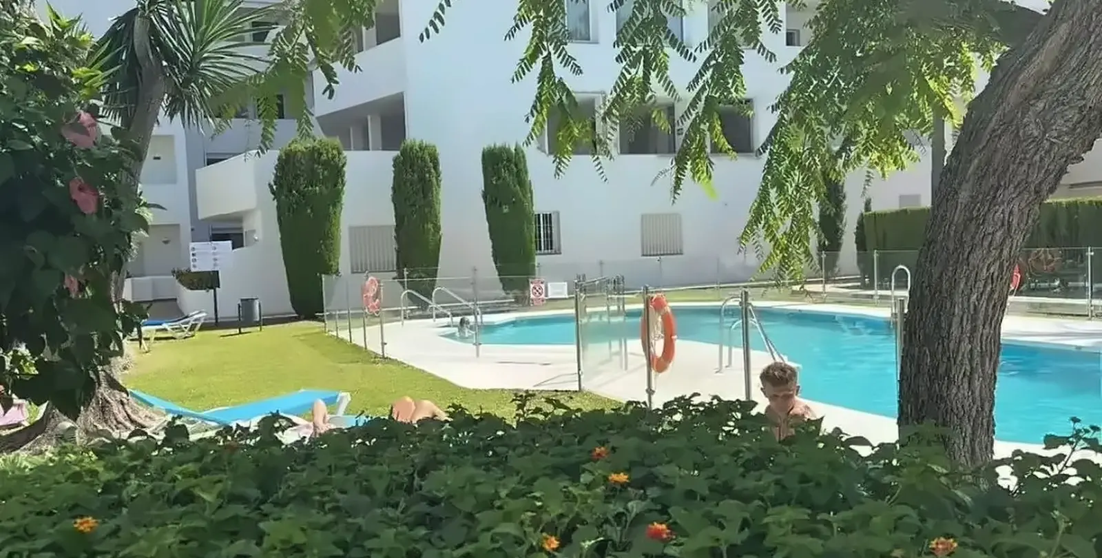 Sale of middle floor apartment in Nueva Andalucía 1