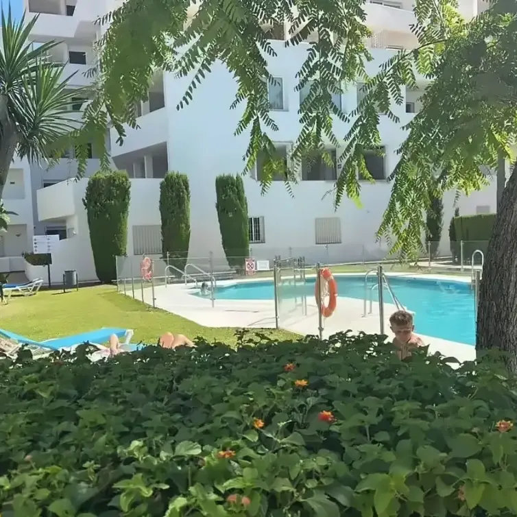 Sale of middle floor apartment in Nueva Andalucía