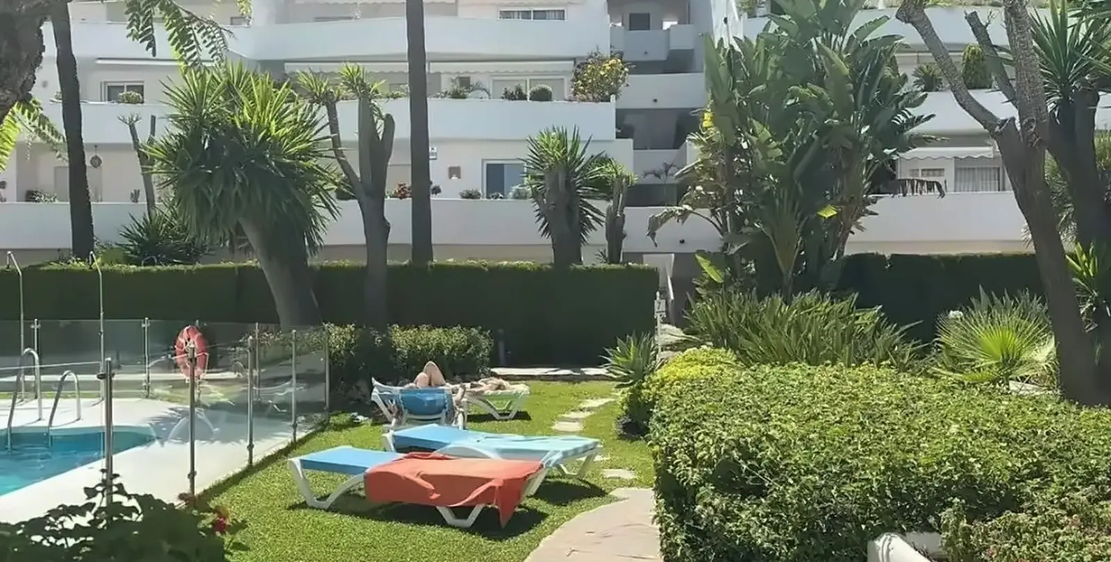 Sale of middle floor apartment in Nueva Andalucía 2