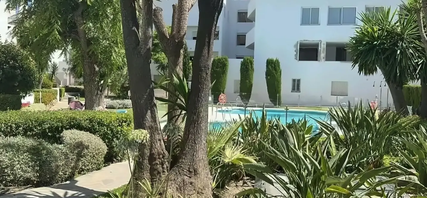 Sale of middle floor apartment in Nueva Andalucía 3