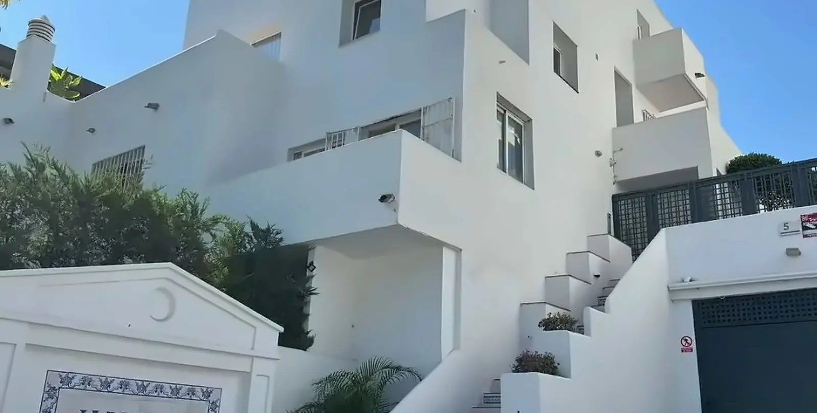 Sale of middle floor apartment in Nueva Andalucía 5