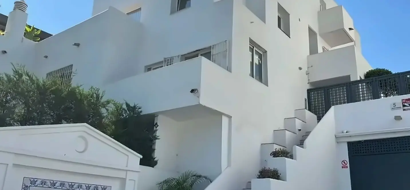 Sale of middle floor apartment in Nueva Andalucía 4
