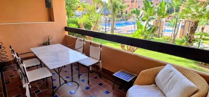 Sale of middle floor apartment in Estepona 0